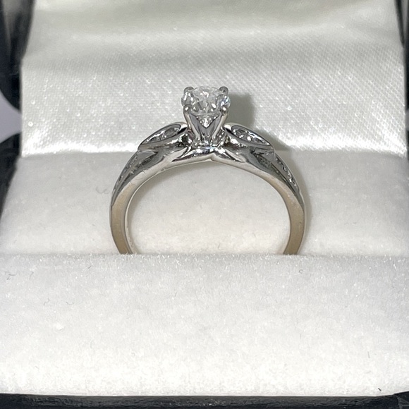 Solid 14K White Gold Natural Round Cut Diamond Solitaire Engagement Vintage Ring - Picture 8 of 17